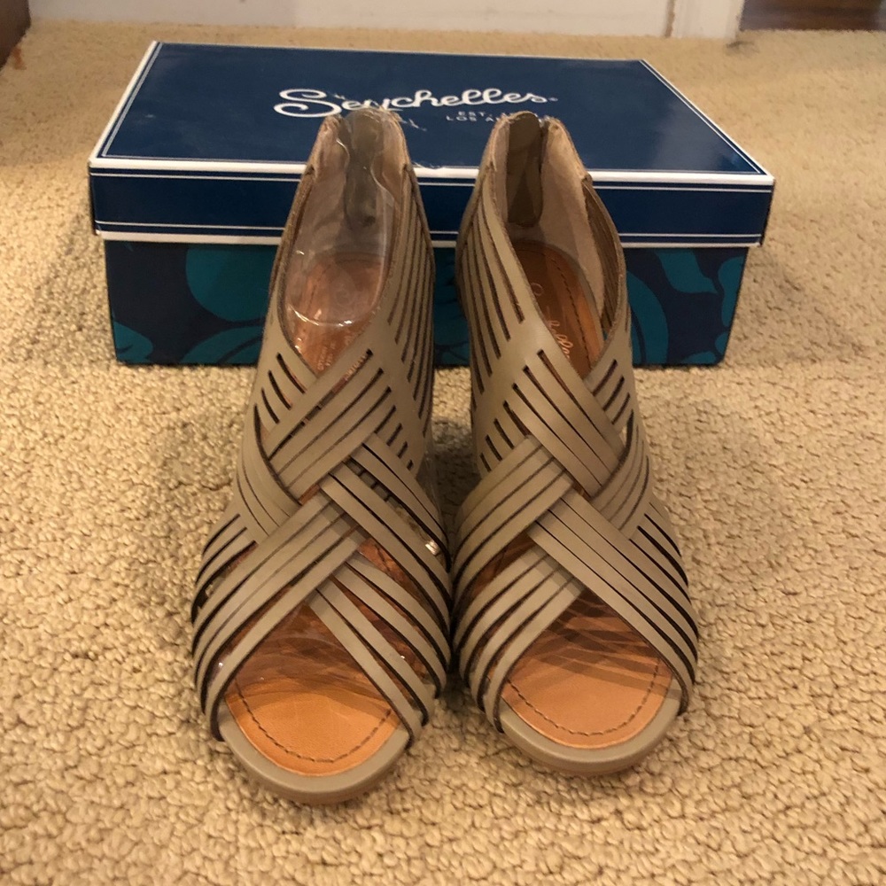 Brand new Seychelles zip up wedges